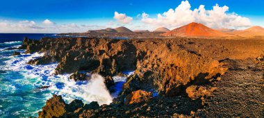 Los Hervideros şaşırtıcı lav'ın mağaralar Lanzarote Adası, İspanya.