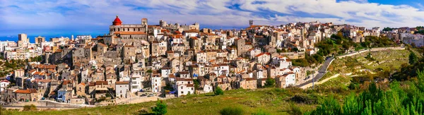 Vico del Gargano - jedna z nejkrásnějších vesnic Itálie, Puglia (borgo). — Stock fotografie