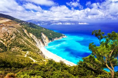 Kefalonia Adası Yunanistan - Myrtos Körfezi'nin en güzel plajlarından.
