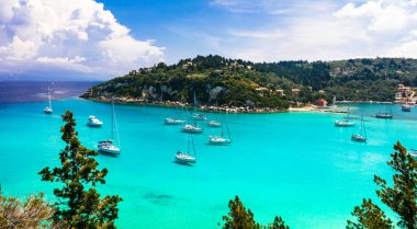 Güzel turkuaz defne Lakka Paxos Adası. Ionian Islands, Yunanistan.
