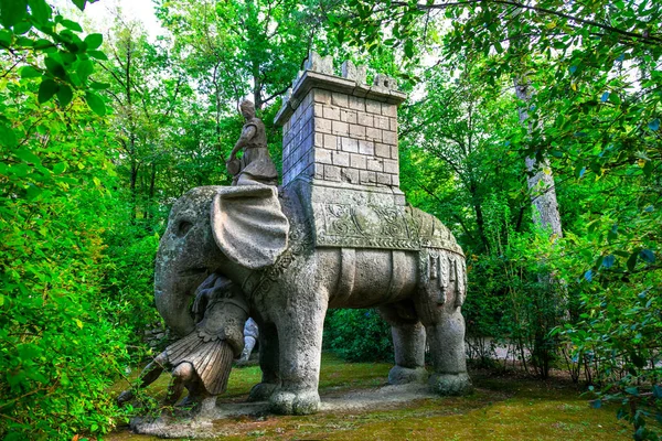 Célèbre parc mystérieux des monstres de Bomarzo - monuments de l'Italie . — Photo