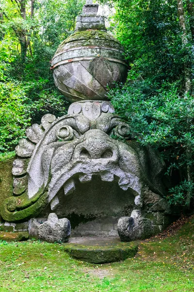 Titokzatos park szörnyek a Bomarzo - tereptárgyak, Olaszország — Stock Fotó