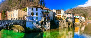 Geleneksel köy Toskana - Bagni di Lucca, İtalya.