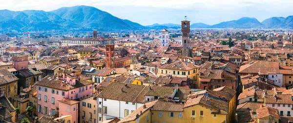Marcos da Itália - bela cidade medieval Lucca na Toscana . — Fotografia de Stock