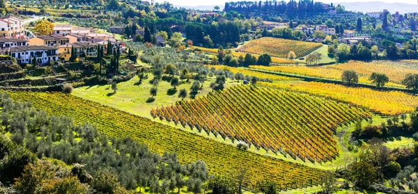 Hagyományos vidéki táj és a falu Toszkána. Chianti — Stock Fotó