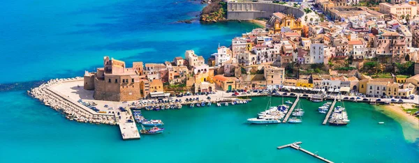 Castellammare del Golfo - mooie kustplaats in Sicilië. Italië. — Stockfoto