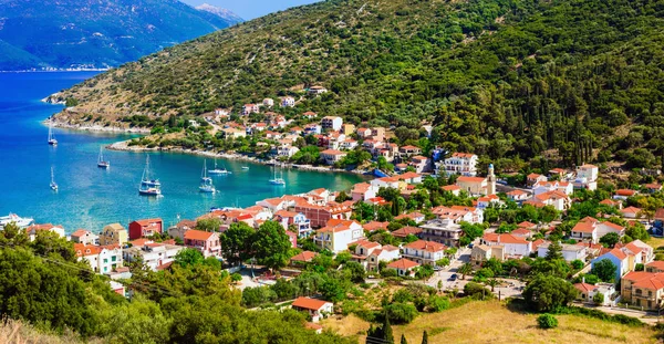 Belos lugares da Grécia, Ilha Jônica Kefalonia. pitoresca aldeia de Agia Efimia . — Fotografia de Stock