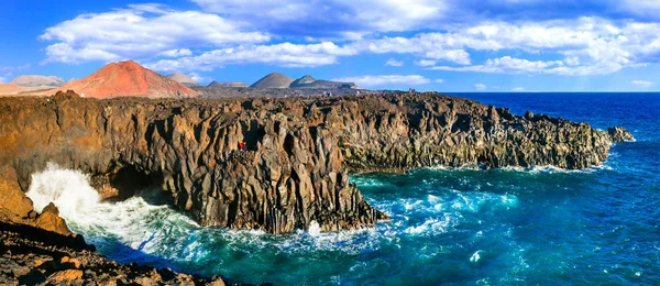 Increíbles cuevas de lava Los Hervideros en Lanzarote isla, España . —  Fotos de Stock