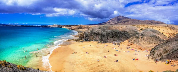 Egyedi vulkáni sziget Lanzarote - gyönyörű strand Papagayo, Kanári, Spanyolország. — Stock Fotó