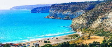 Kıbrıs Adası - güzel impessive kayalık plaj Curium (Kourion)