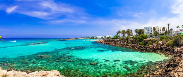 Letní dovolená na ostrově Kypr. Protaras, Fig tree bay — Stock fotografie