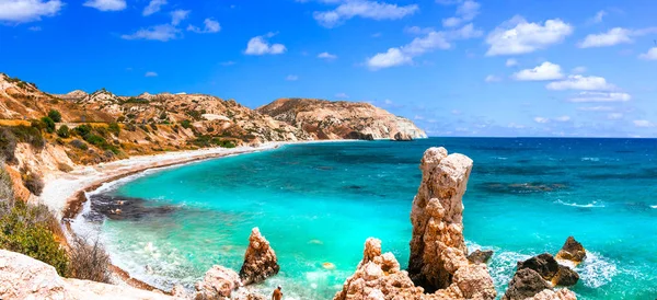 キプロス Petra Tou Romiou アフロディーテの生誕地として有名なビーチを眺めること — ストック写真