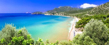 Samos adasının inanılmaz turkuaz plajları - güzel Psili Ammos plajları. Yunanistan.