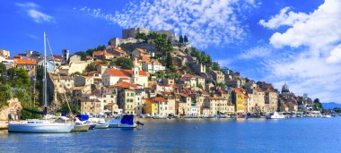 Hırvatistan 'ın güzel yerleri - Ortaçağ kıyı kasabası Sibenik.