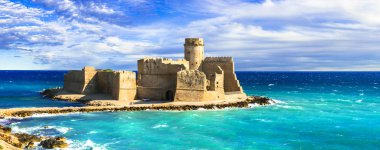 İtalya 'nın güzel ortaçağ kaleleri, Le Castella. İsola di Capo Rizzuto. Calabria.