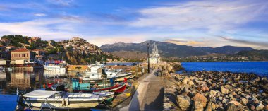 İnanılmaz Yunanistan serisi - Lesvos adasının güzel manzarası. Molyvos eski kasabası.