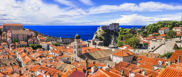 Voyage et monuments de la Croatie - perle adriatique Dubrovnik ancienne ville . — Photo