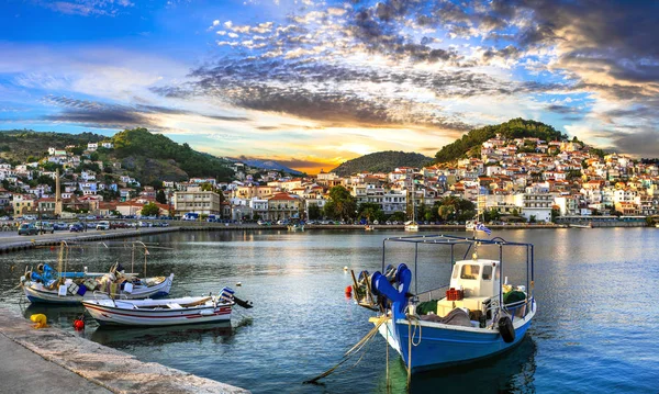 그리스 랜드마크 - 아름다운 섬 레 보스 (Lesbos). 오래 된 시골 마을의 경치 - 회색. — 스톡 사진