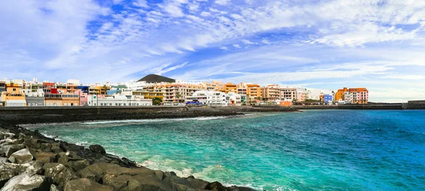 Viagem a Tenerife - tranquila pitoresca cidade costeira Puertito de Guimar . — Fotografia de Stock