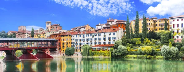 Piękne średniowieczne miasteczka Włoch - malownicze Bassano del Grappa, Veneto. — Zdjęcie stockowe