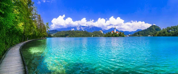 Jedno z najpiękniejszych jezior Europy - jezioro Bled w Słowenii — Zdjęcie stockowe