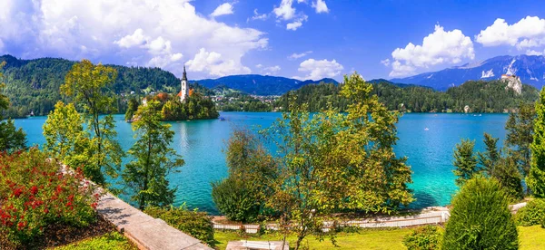 Озеро Блед є одним з наймальовничіших місць для відвідування у Словенії.. — стокове фото