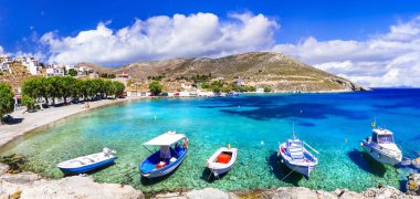İnanılmaz Yunanistan - Kalymnos adası, büyüleyici Vlichadia köyü ve sahil.