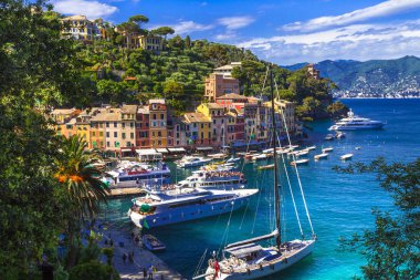Güzel Portofino balıkçı köyü ve lüks tatil beldesi, Liguria, İtalya.
