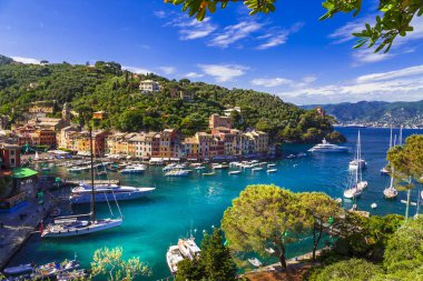 Portofino - İtalyan balıkçı köyü ve lüks tatil beldesi, Liguria.