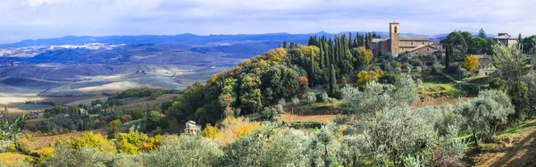 Csodálatos festői táj Toszkánában. Montalcino - híres borvidék. — Stock Fotó