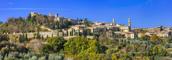 イタリアの中心部にある中世のモンタルチーノの町。トスカーナ、有名なブドウの地域. — ストック写真