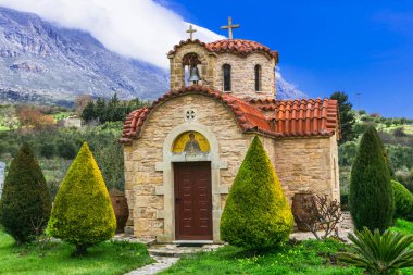 Dağ köyündeki geleneksel ortodoks kilisesi. Girit adası. Yunanistan.
