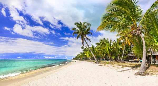Tropisch strand landschap - mooi Mauritius eiland — Stockfoto