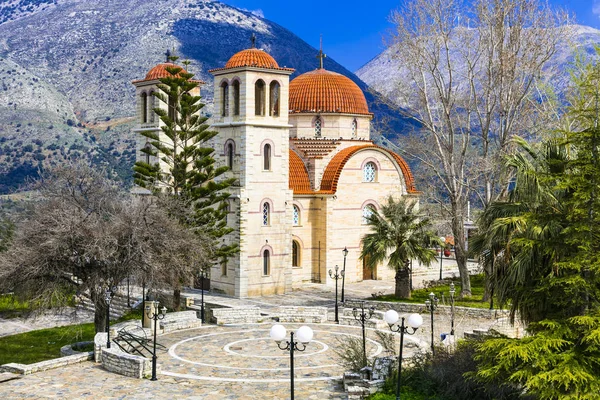 Tradiční ortodoxní kostel v horské vesnici. Ostrov Kréta. Řecko. — Stock fotografie