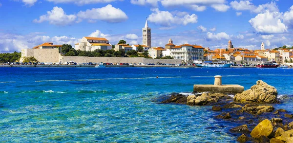 Bellas islas de Croacia - Rab casco antiguo . —  Fotos de Stock