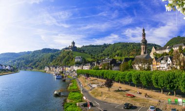 Almanya 'nın seyahat ve simgeleri - Ortaçağ Cochem eski kasabası.
