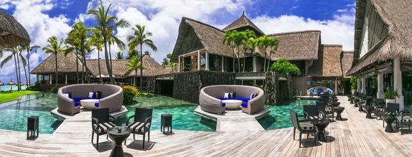 Luxury tropical vacation. exotic resort territory with swim pool. — Stok fotoğraf