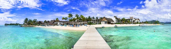 Paisaje idílico isla tropical con gran playa y mar turquesa, Isla Mauricio . —  Fotos de Stock