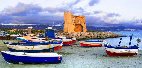 Schilderachtige Oude Haven Met Traditionele Vissersboten Saracenen Toren Briatico Dorp — Stockfoto