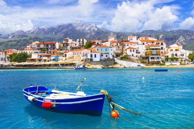 Yunanistan 'ın en güzel geleneksel balıkçı köyleri - Kokkari, Samos Adası.