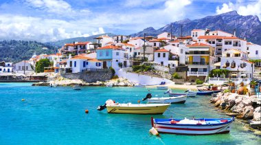 Yunanistan 'ın en güzel geleneksel köyleri-Samos adasında Kokkari.
