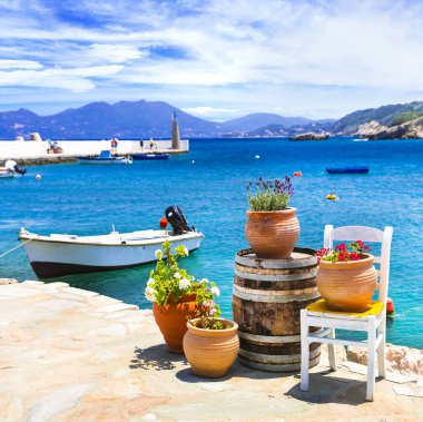 Geleneksel renkli Yunanistan serisi - Kokkari Köyü, Samos Adası.