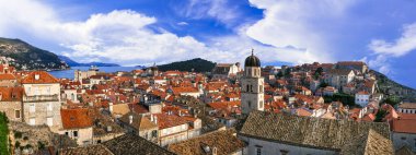 Hırvatistan 'ın simgeleri - güzel Dubrovnik kasabası, popüler turizm ve turizm beldesi.