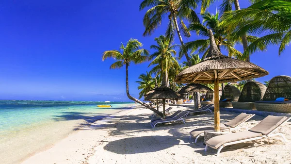 Avkopplande Tropiska Högtider Lugnt Strandlandskap Med Strandröding Mauritius — Stockfoto