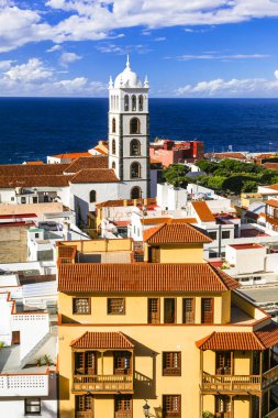 Tenerife 'nin simgeleri - ünlü eski koloni kasabası Garachico. Kanarya Adası, İspanya.