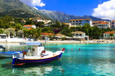 Yunanistan seyahati Kefalonia (Cephalonia) adasının güzel yerleri. Assos köyü..
