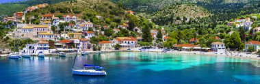 Renkli Yunanistan serisi - Kefalonia adasındaki güzel sahil köyü Assos.