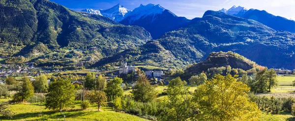 Nádherná Příroda Severní Itálie Krásná Valle Aosta Pohled Starým Hradem — Stock fotografie