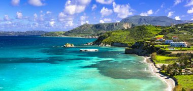 Kalyves Körfezi ve Sahili 'nin göz kamaştırıcı manzarası. Yunanistan 'ın Güzel Girit adası manzarası.