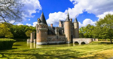 Loire Vadisi 'nin romantik ortaçağ kaleleri. Fransa. Chateau du Moulin.